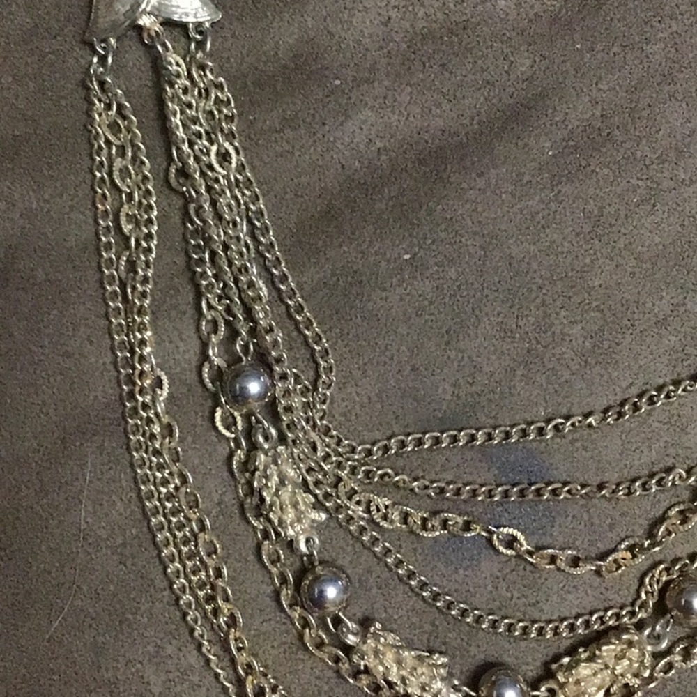 Necklaces -  4 vintage gold metal Necklaces .. Jewelry Bundle …   JB100 - Picture 7 of 7